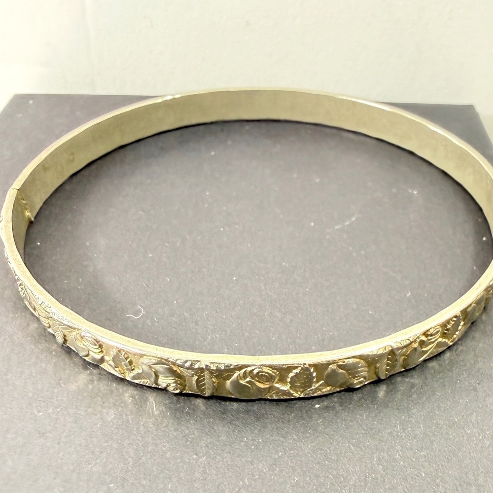 Rose Floral Bangle Bracelet Women 7.75 Gold Tone Embossed Vintage Style Jewelry - Picture 2 of 7